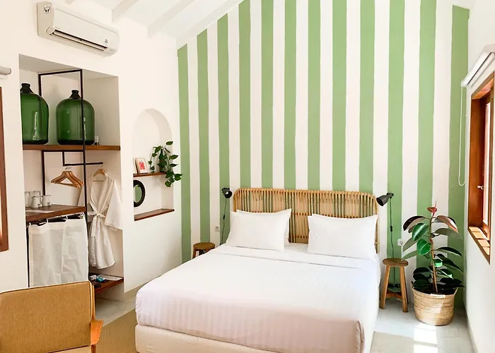 Hotel Happy Together By Kresna Hospitality 4*