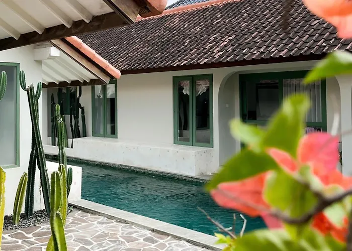 Happy Together By Kresna Hospitality Hotel Seminyak