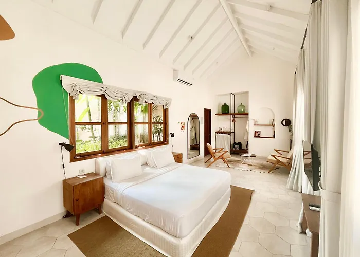 Hotel Happy Together By Kresna Hospitality 4*